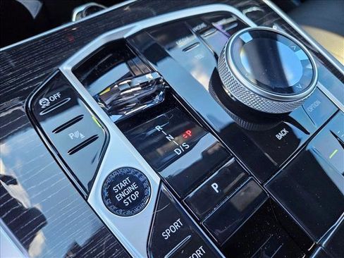 Certified 2025 BMW X7 xDrive40i w/ M Sport Package image 14