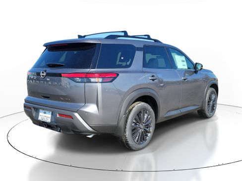 New 2026 Nissan Pathfinder SL image 4