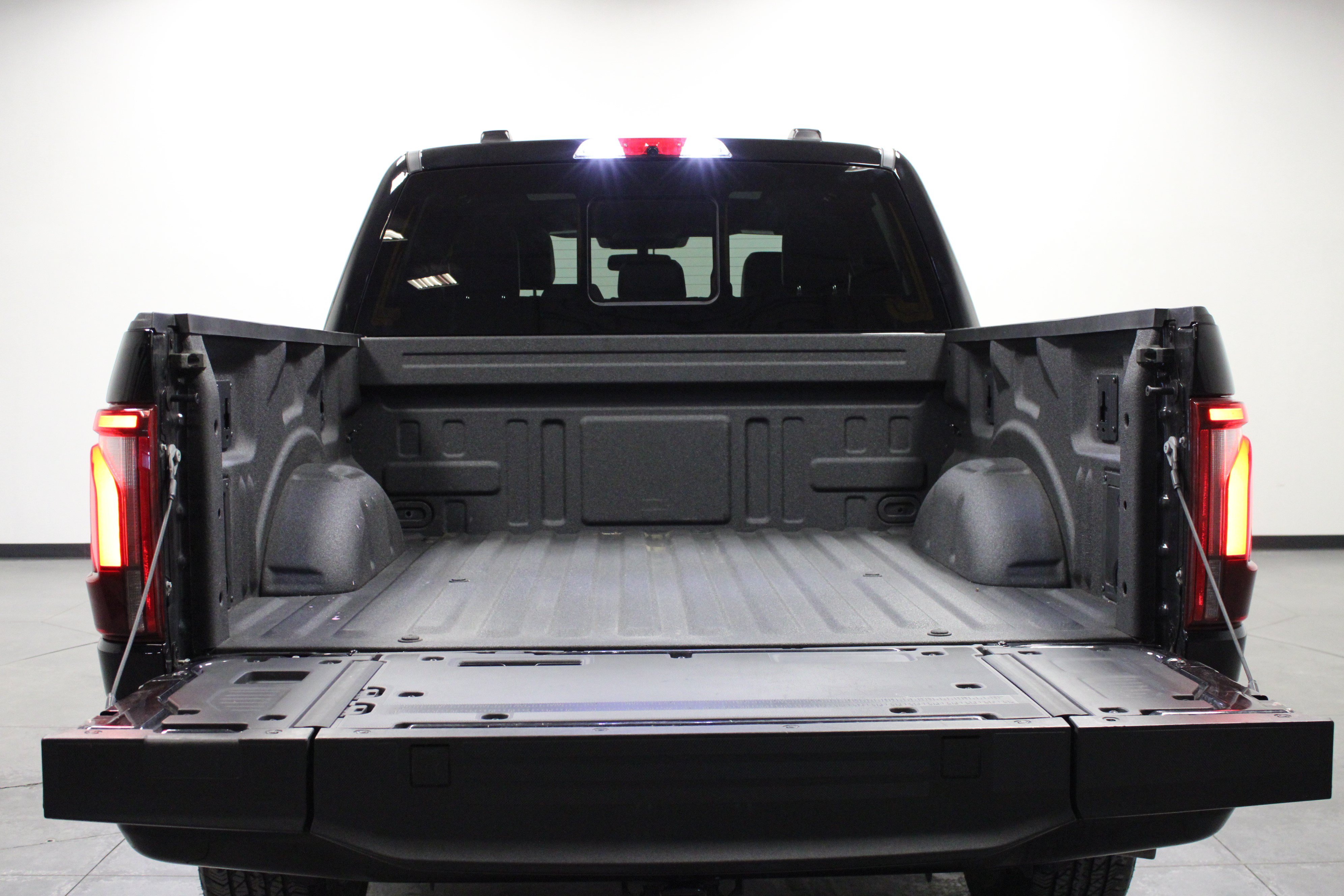 Used 2025 Ford F150 Platinum w/ Equipment Group 702A High AWD/4WD image 15