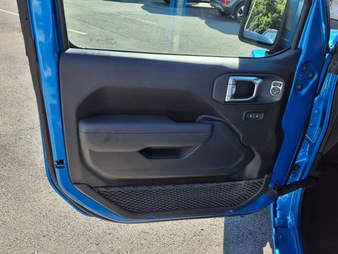 New 2025 Jeep Gladiator Sport image 10