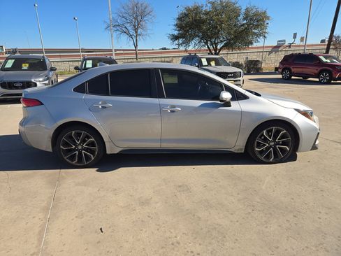 Used 2021 Toyota Corolla SE image 2