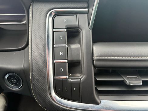 Used 2024 GMC Yukon XL SLT AWD/4WD image 23