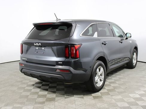 Used 2023 Kia Sorento LX image 35