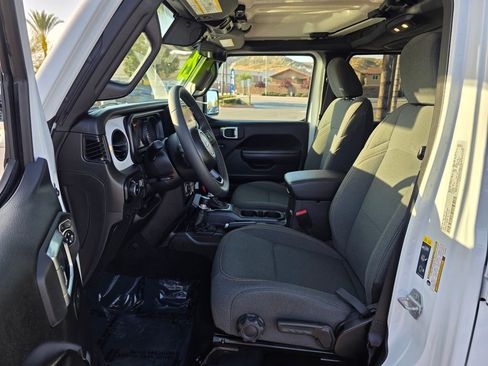 Used 2025 Jeep Wrangler Unlimited Sport AWD/4WD image 15