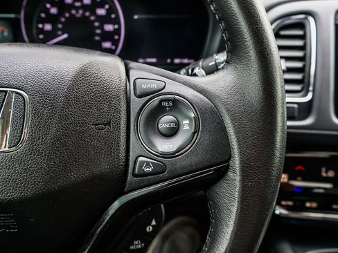 Used 2020 Honda HR-V Touring image 6