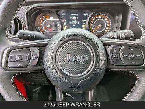 Used 2025 Jeep Wrangler Unlimited Rubicon AWD/4WD image 12