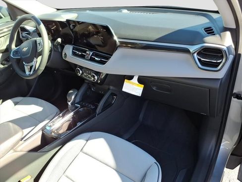Used 2026 Chevrolet TrailBlazer LT w/ Convenience Package FWD image 11