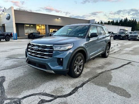 Certified 2025 Ford Explorer Active w/ Active Comfort Package AWD/4WD image 3