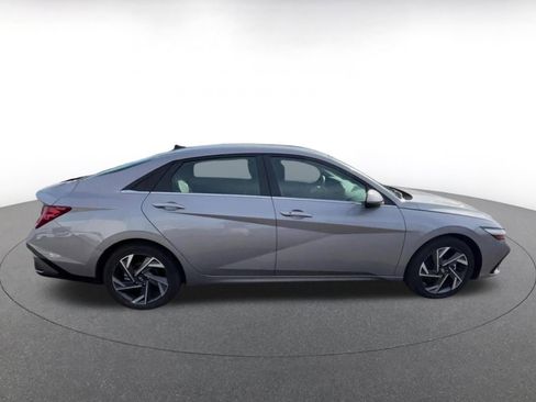 Used 2025 Hyundai Elantra SEL FWD image 16