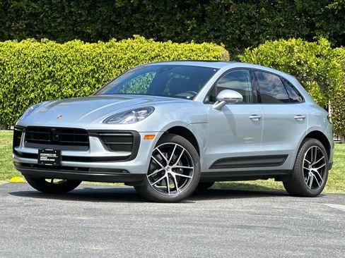 Certified 2025 Porsche Macan AWD/4WD image 1