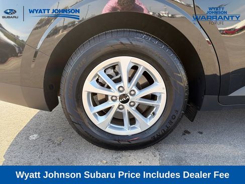 Used 2024 Kia Carnival LX FWD image 9