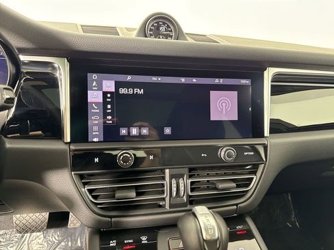 Certified 2024 Porsche Macan AWD/4WD image 27