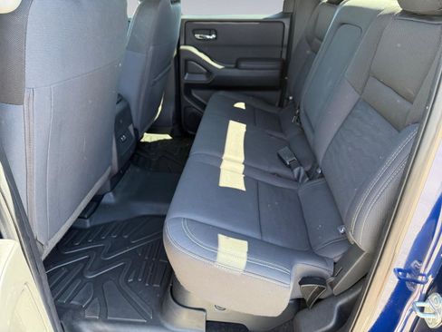 Used 2023 Nissan Frontier SV image 5