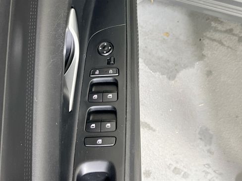 Used 2023 Hyundai Elantra SEL FWD image 17