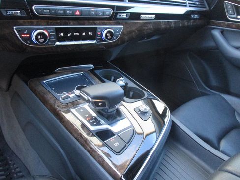 Used 2018 Audi Q7 3.0T Prestige w/ Prestige Package image 22