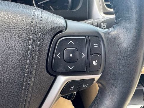 Used 2018 Toyota Highlander Limited Platinum AWD/4WD image 29