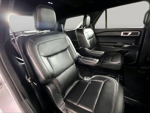 Used 2020 Ford Explorer XLT w/ Equipment Group 202A RWD image 18