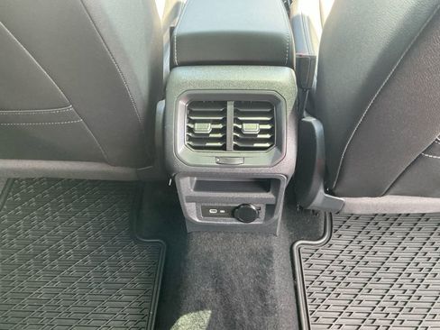 Used 2023 Volkswagen Tiguan SE AWD/4WD image 16