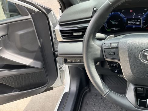 Used 2025 Toyota Camry XSE FWD image 19