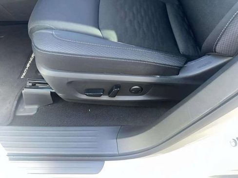 Used 2025 Nissan Pathfinder SV image 6