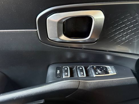 Used 2025 Kia Sorento S AWD/4WD image 11