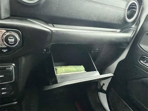 Used 2019 Jeep Wrangler Unlimited Sahara image 36