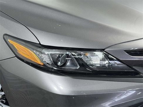 Used 2022 Toyota Camry SE image 15