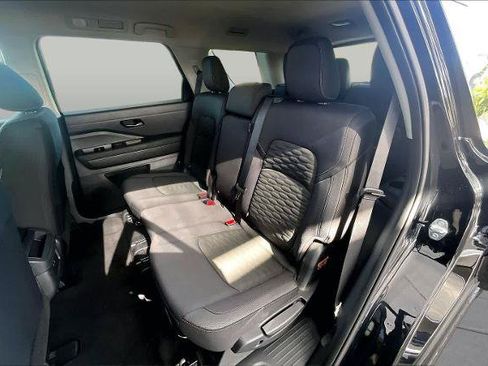 Certified 2025 Nissan Pathfinder S FWD image 19