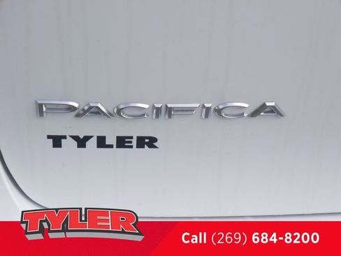 New 2026 Chrysler Pacifica Pinnacle w/ Trailer Tow Group AWD/4WD image 13