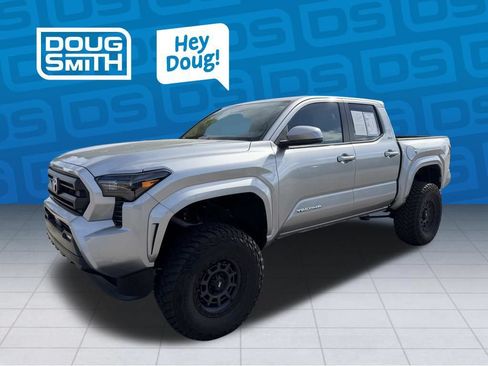 Used 2025 Toyota Tacoma SR5 AWD/4WD image 1