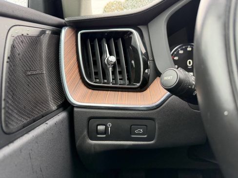 Used 2019 Volvo XC60 T5 Inscription w/ Protection Package Premier image 19