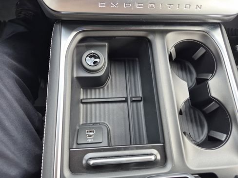 New 2026 Ford Expedition Platinum w/ Stealth Appearance Package image 33