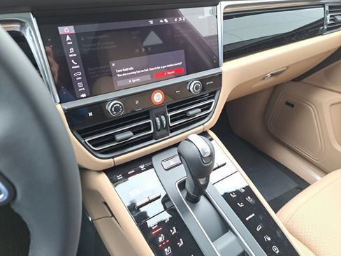 New 2026 Porsche Macan image 32