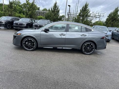 New 2026 Nissan Sentra SR w/ Floor Mat Package FWD image 4