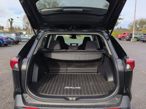 Used 2021 Toyota RAV4 LE image 24