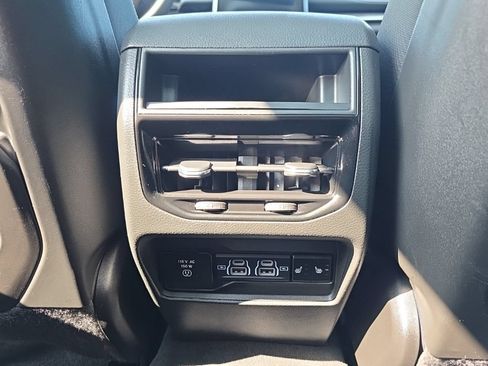 Used 2024 Jeep Grand Cherokee Limited 4xe AWD/4WD image 32