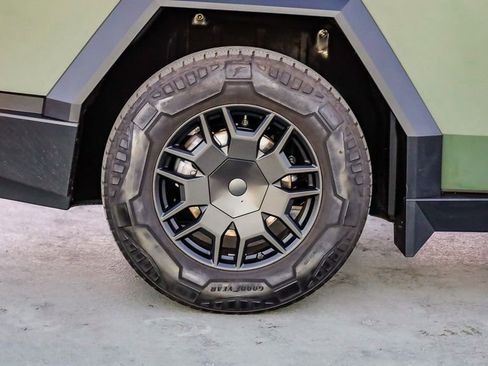 Used 2024 Tesla Cybertruck AWD Crew Cab image 12