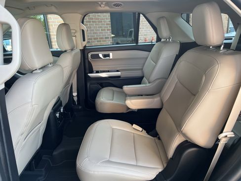 Used 2022 Ford Explorer XLT w/ Equipment Group 202A image 19