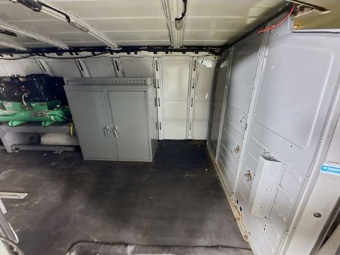 Used 2016 Chevrolet Express 3500 Extended image 21