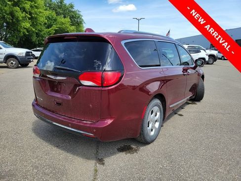 Used 2017 Chrysler Pacifica Touring-L Plus FWD image 3