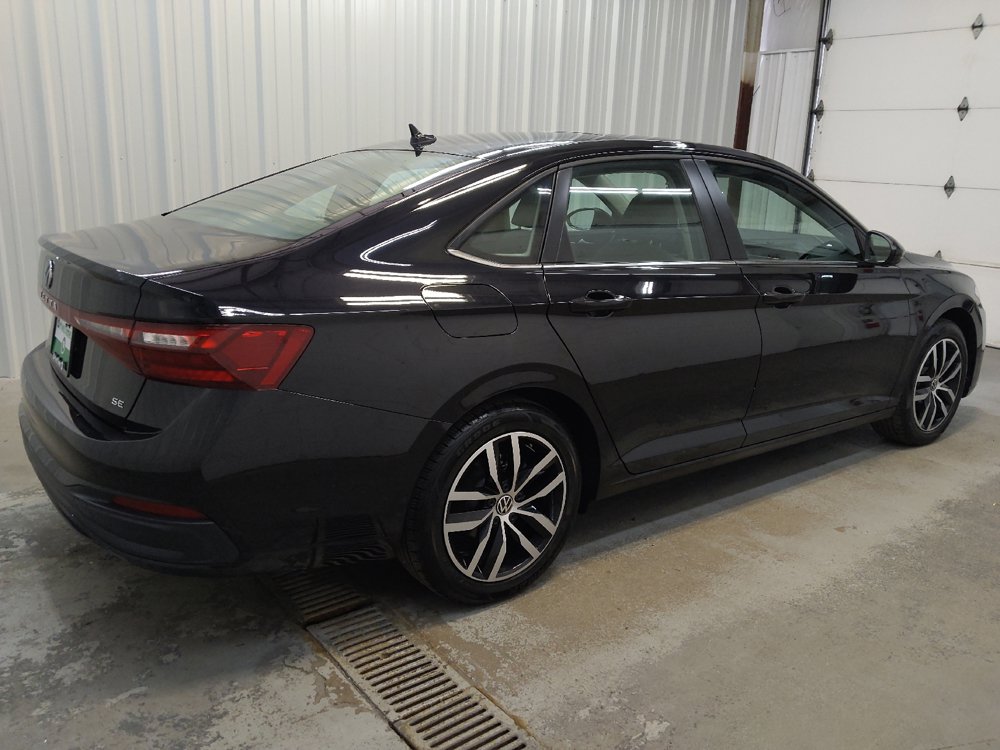 Used 2025 Volkswagen Jetta SE FWD image 10