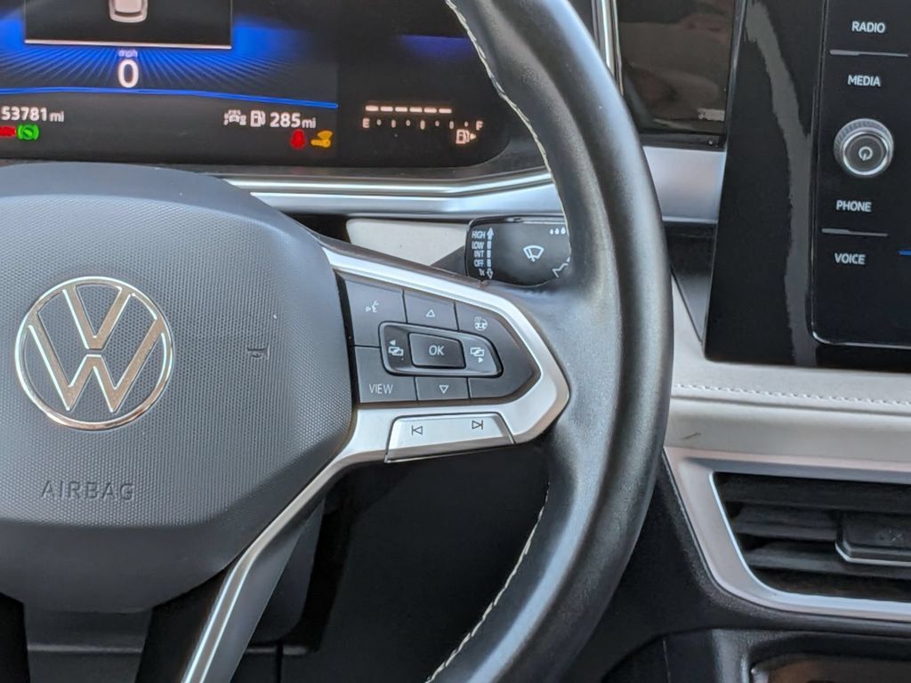 Used 2025 Volkswagen Taos SE AWD/4WD image 18
