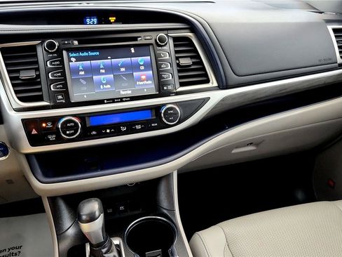 Certified 2019 Toyota Highlander Limited image 43