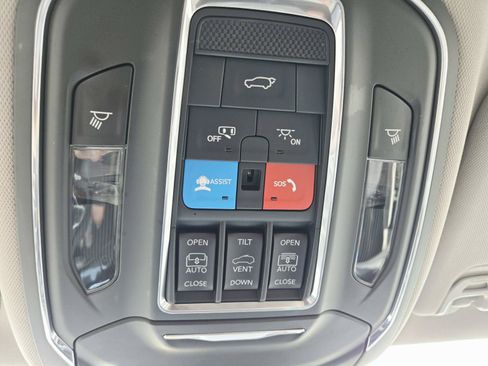 Used 2024 Jeep Wagoneer 4WD w/ Premium Group I image 39