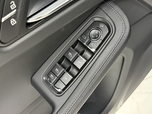New 2026 Porsche Macan AWD/4WD image 27