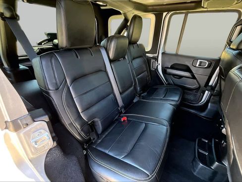 Used 2018 Jeep Wrangler Unlimited Sahara AWD/4WD image 20