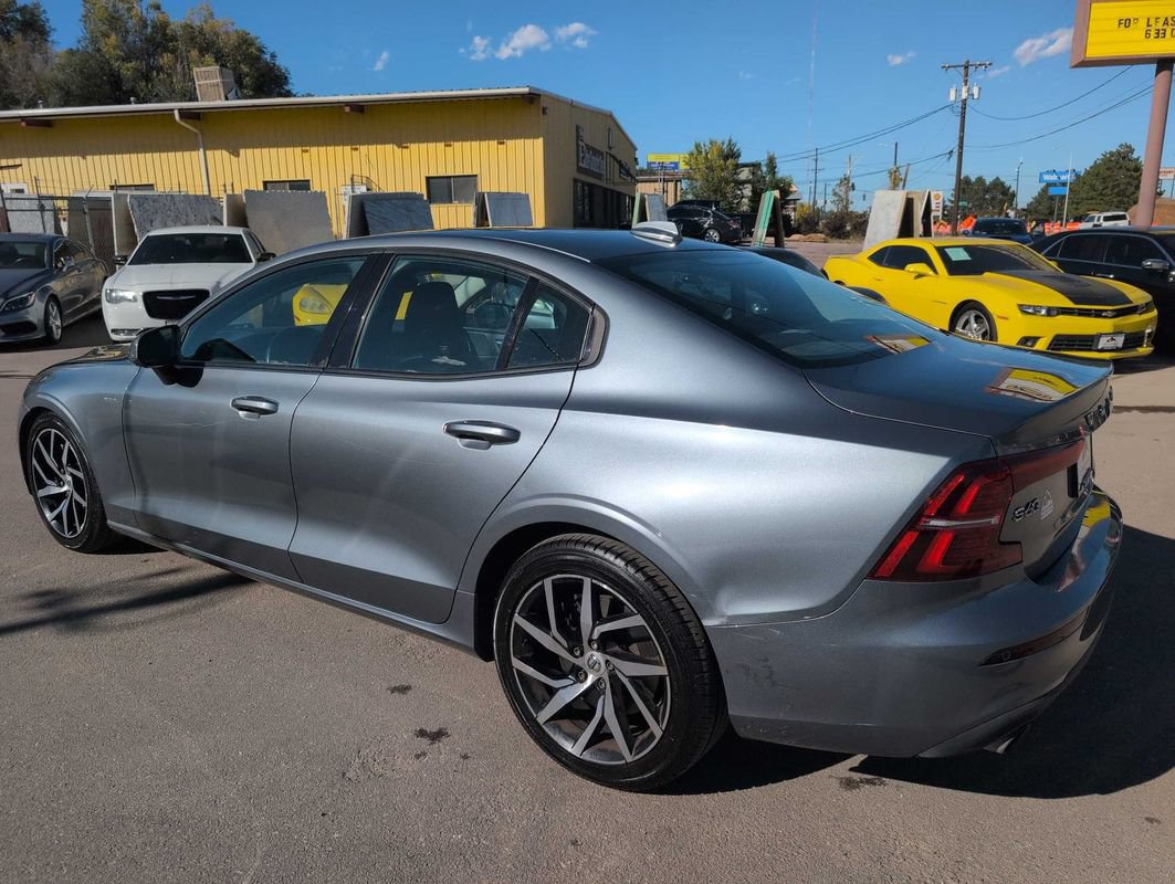 Used 2020 Volvo S60 T6 Momentum AWD/4WD image 5