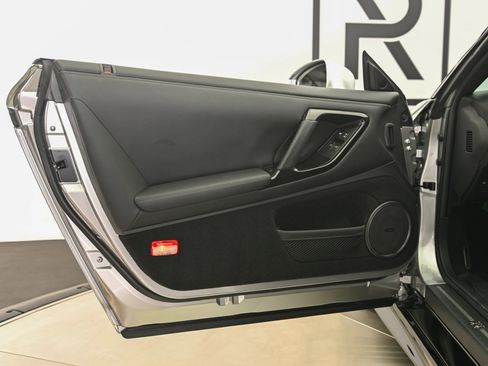 Used 2024 Nissan GT-R Premium w/ Floor Mat Package AWD/4WD image 12