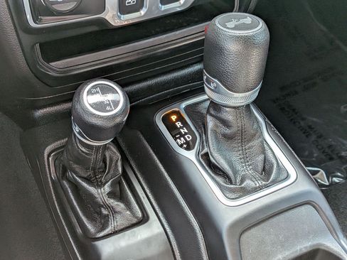 Used 2023 Jeep Wrangler Sport AWD/4WD image 23