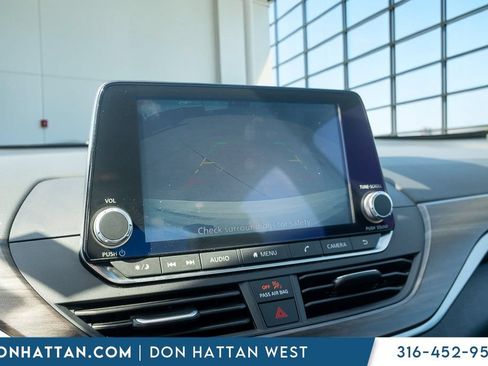 Used 2025 Nissan Altima 2.5 SV FWD image 8
